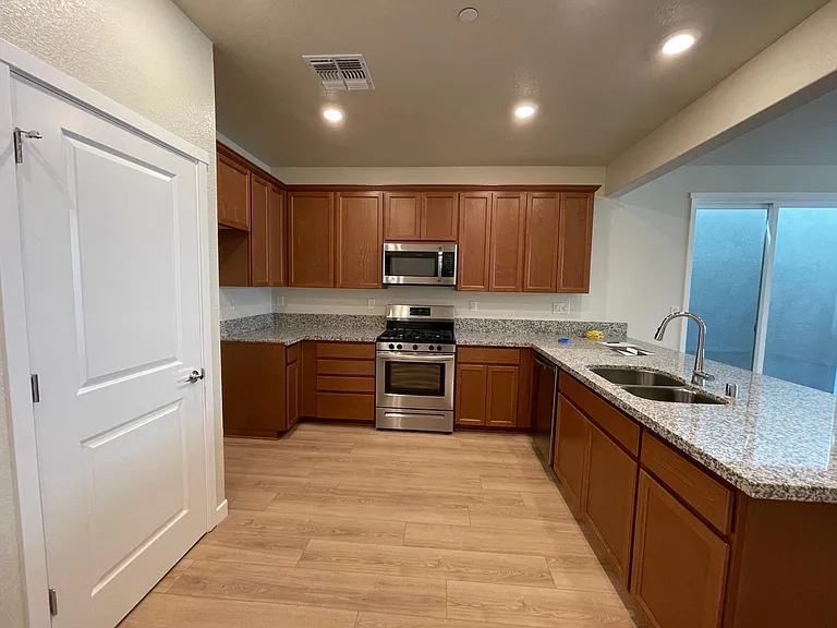 3506 Pelican Ct — Photo 2