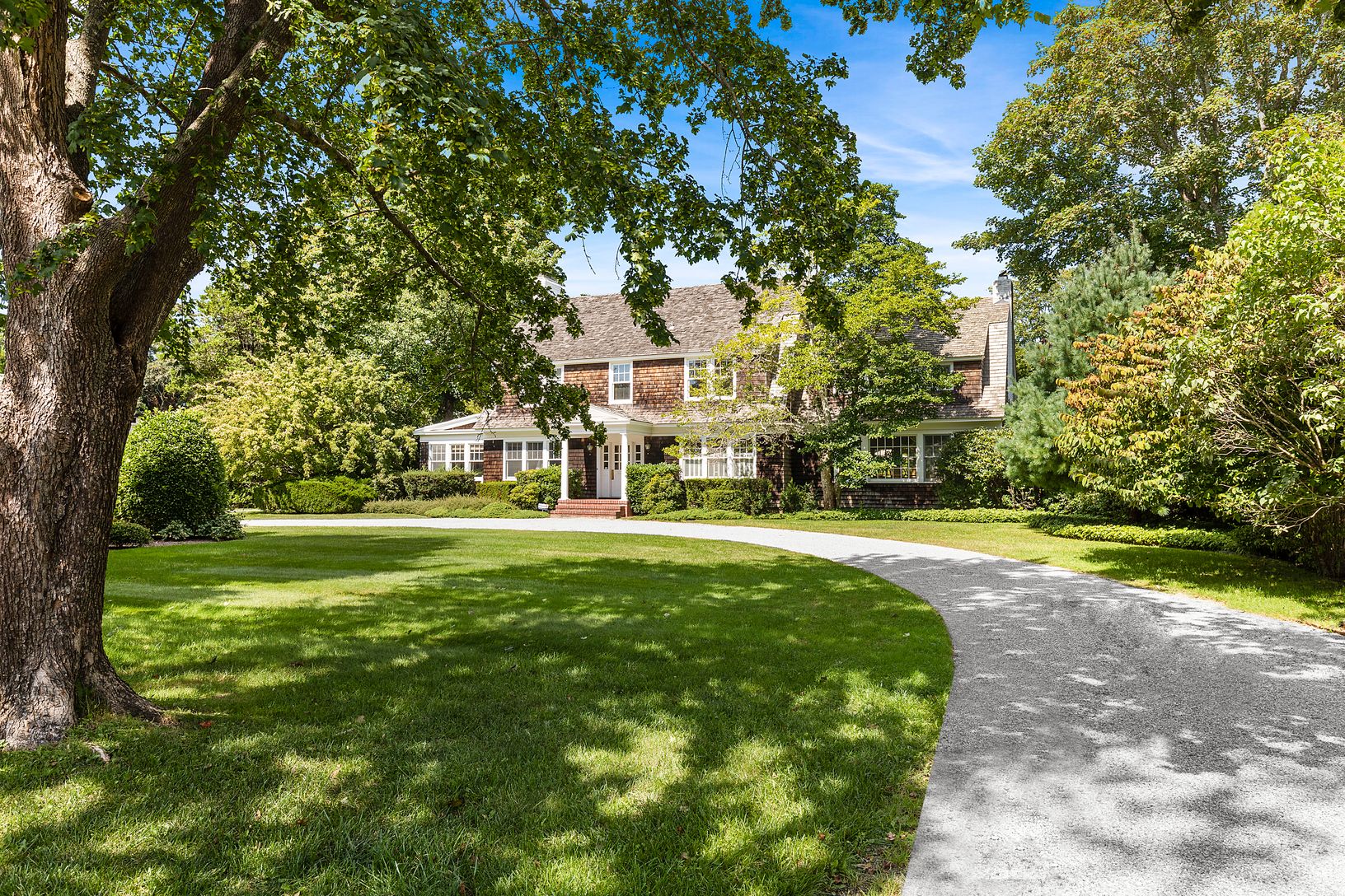  Front with circular drive