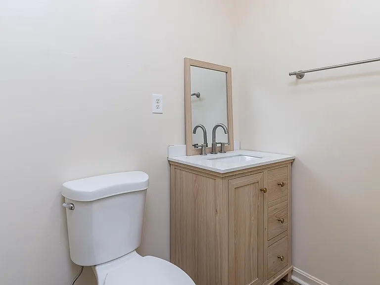 169 E Vine St #A — Photo 6