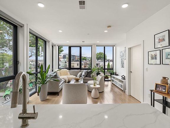 4th image of 30 Penniman Rd #201