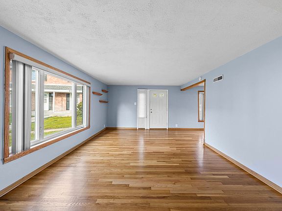 5th image of 166 Park St