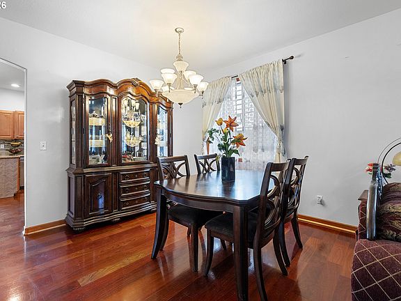 5th image of 6739 SE 52nd Ave