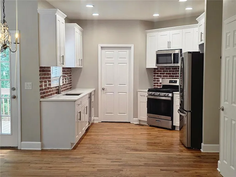 2257 Roseberry Ln — Photo 9