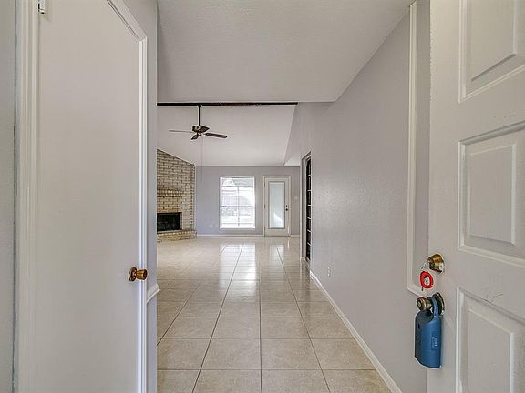 4th image of 18739 Wood Glen Ln