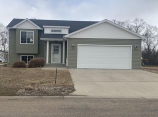 514 21st Ave NE, Jamestown, ND 58401