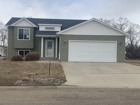514 21st Ave NE, Jamestown, ND 58401