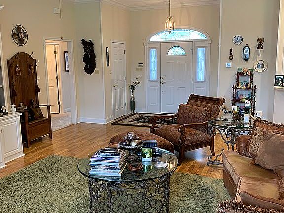 5th image of 212 Kingston Dr