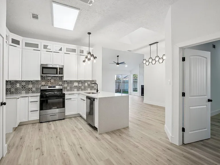 11615 Henley Dr — Photo 11