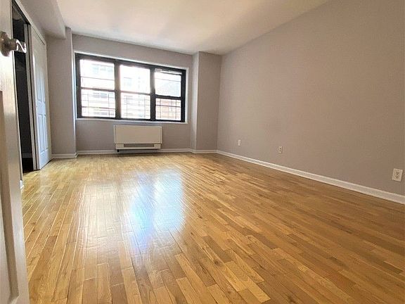 3rd image of 305 E 47th St Floor 4A