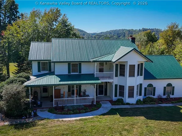 3 Charlo Acres Rd, Hurricane, WV 25526