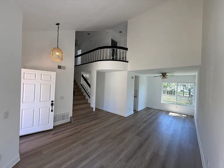 9011 Tanglewood Dr — Photo 4