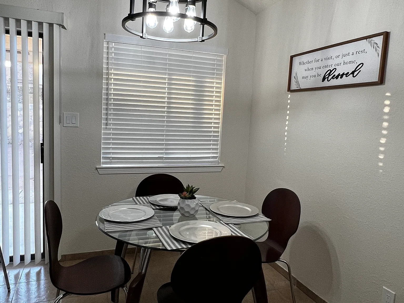 3 bed, 984 sqft, $1,800 — Photo 3