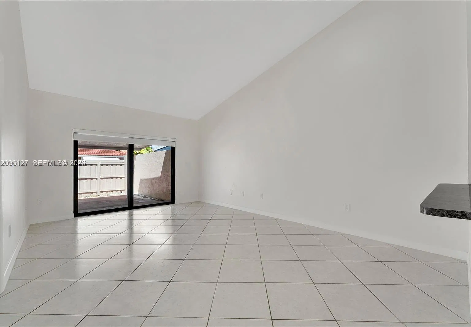 3 bed, 1138 sqft, $3,100 — Photo 2