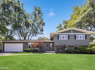 527 Maple Ln, Geneva, IL 60134