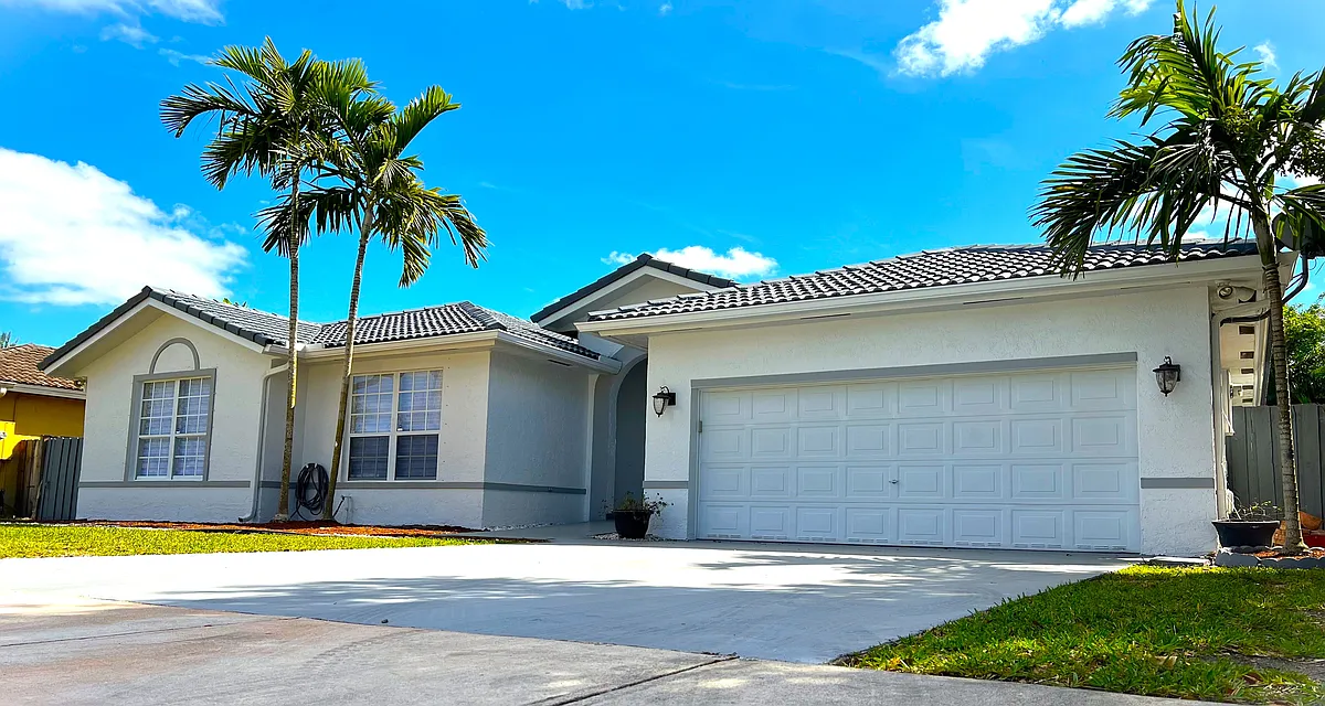 Building Photo - 15840 SW 152nd Ct