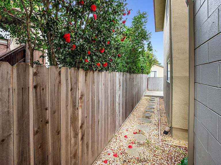 5823 Alameda Ave #D — Photo 22