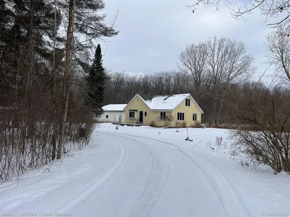 5484 Vincent Rd, Clyde, MI 48049