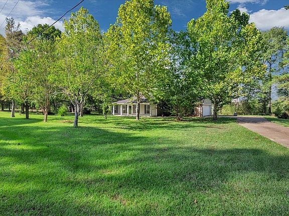 4th image of 145 Bear Creek Dr