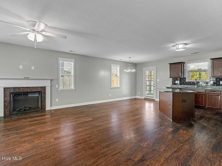 706 Ashley Meadow Ln — Photo 4