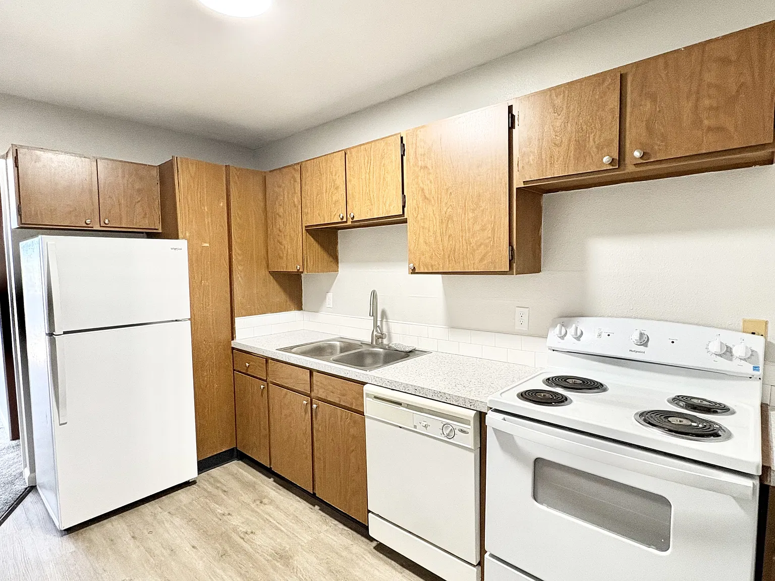Pelican Hill Apts - 637 Pleasant Ave - 205 — Photo 4