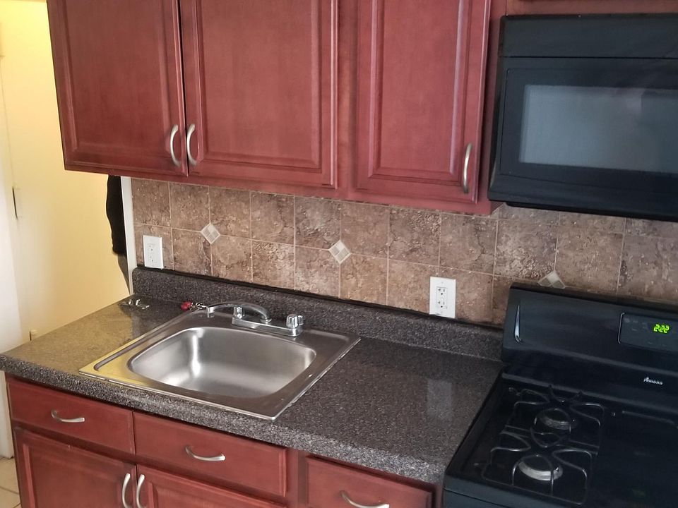 2nd image of 4521 Cottage Pl #4D2