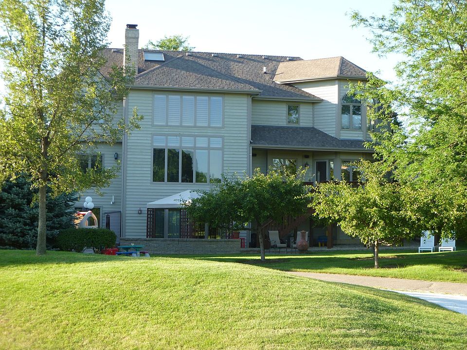 2nd image of 26W447 Interlachen Ln