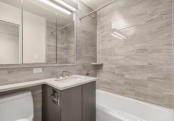 4th image of 300 E 75th St APT 18G