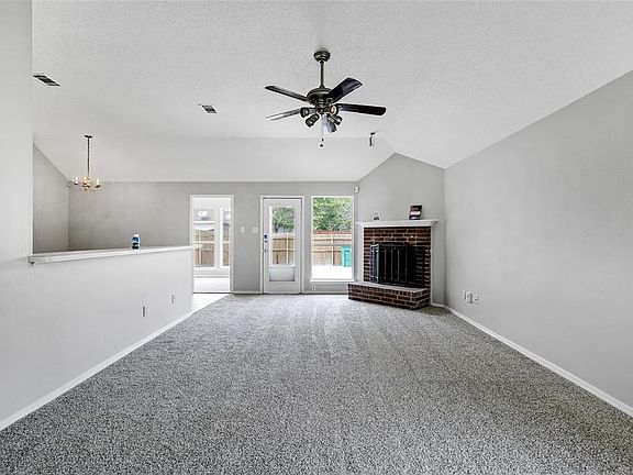 3rd image of 401 Calgary Cir