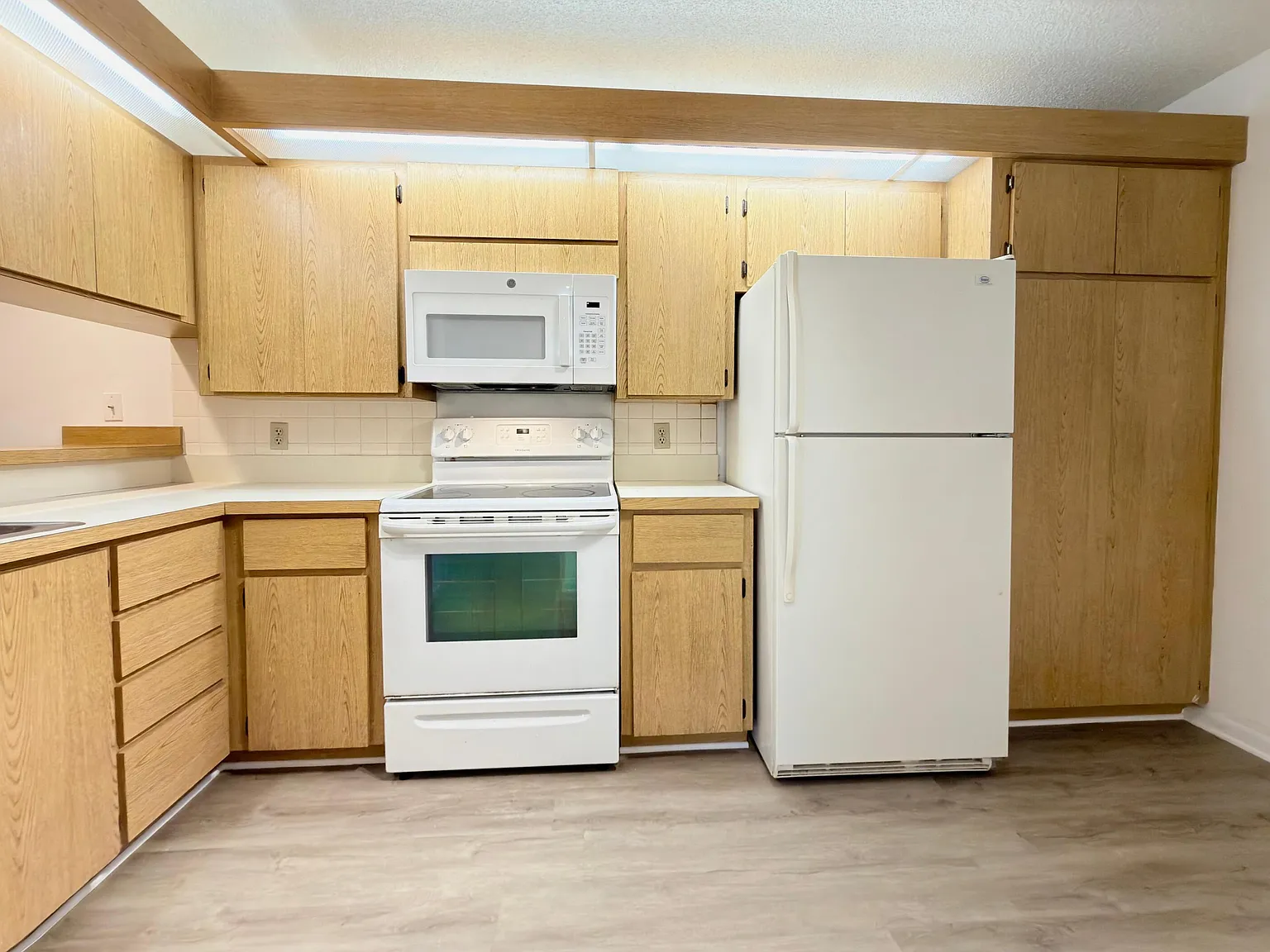 2 bed, 2.0 bath, 1385 sqft, $2,000 — Photo 3
