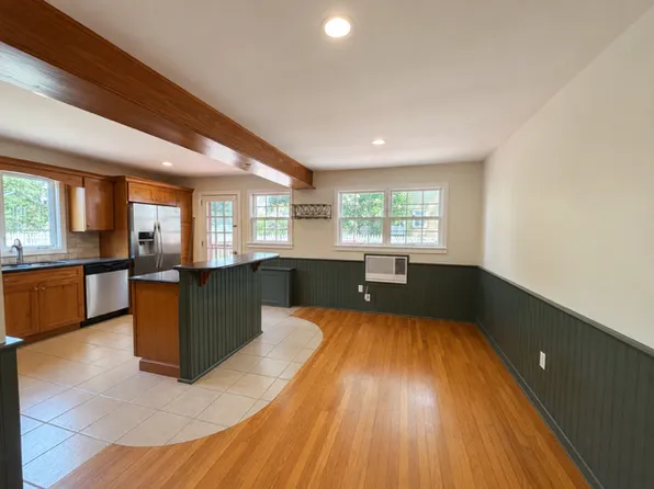 135 W Oakland Ave, Doylestown, PA 18901
