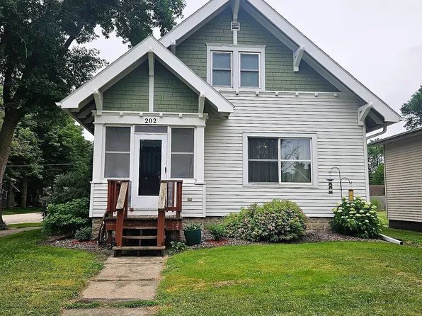202 Ash Ave W, Swea City, IA 50590