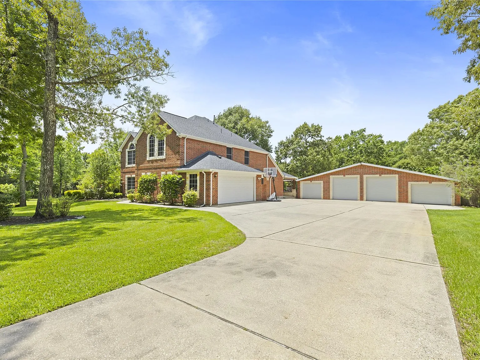 4 bed, 2.5 bath, 3045 sqft, $5,000 — Photo 2