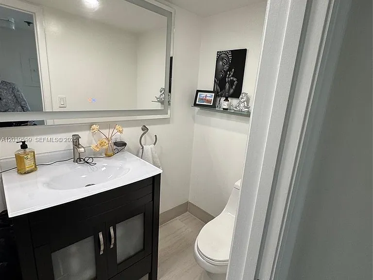 540 Brickell Key Dr #1025 — Photo 8