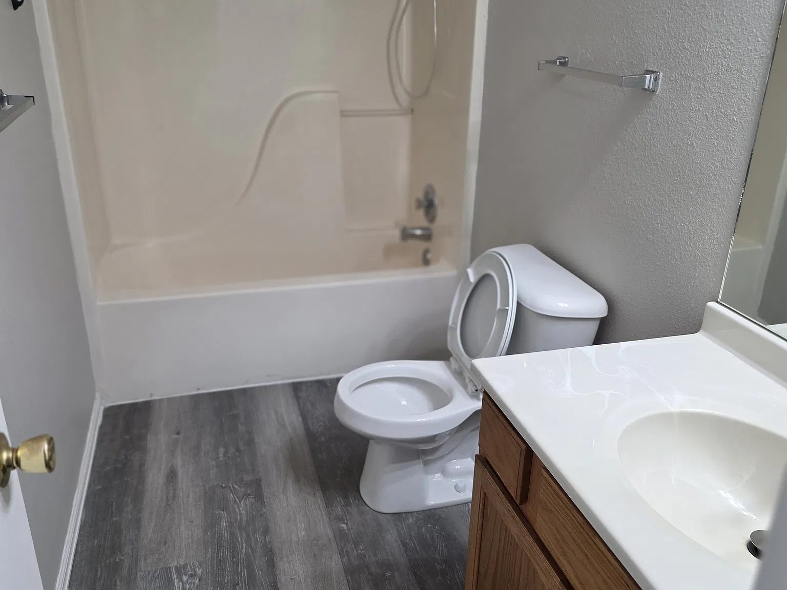 2 bed, 1.5 bath, 1182 sqft, $1,700 — Photo 2