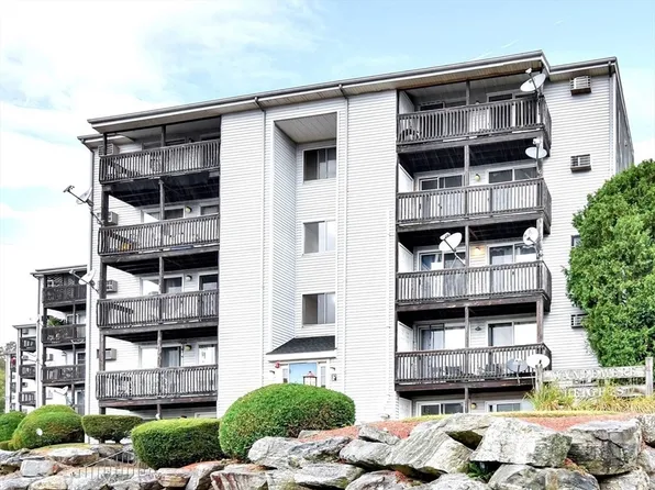 11 Gibbs St Unit F82, Worcester, MA 01607