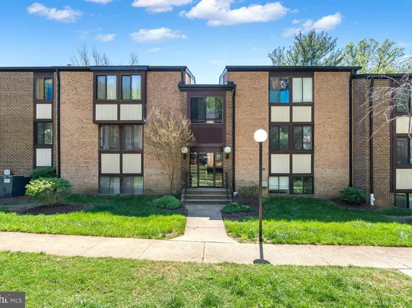 9733 Kings Crown Ct APT 102, Fairfax, VA 22031