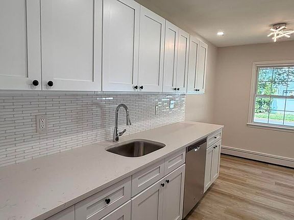 2nd image of 48 Stonehurst Blvd C