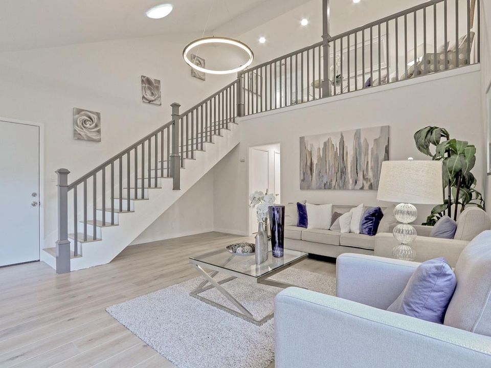 1st image of 260 Los Palmos Way