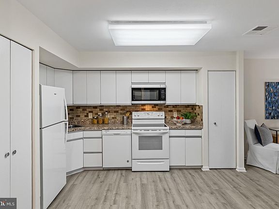 5th image of 4 Candlemaker Ct APT 201