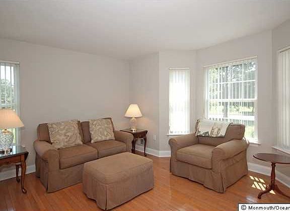 5th image of 215 Aimees Way