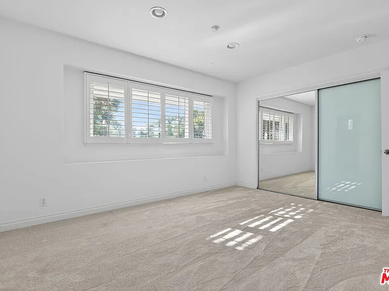 4186 Regal Oak Dr — Photo 27