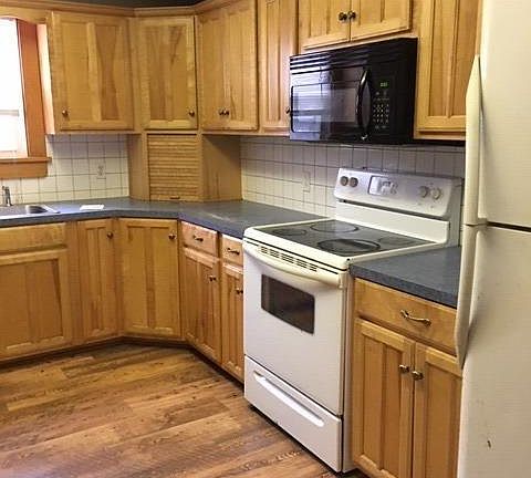 5th image of 623 E Ash St