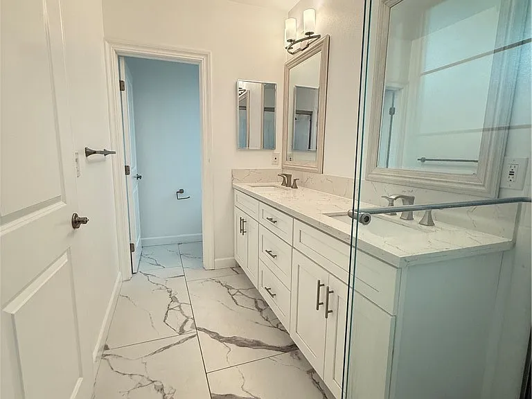 9 Maverick — Photo 14