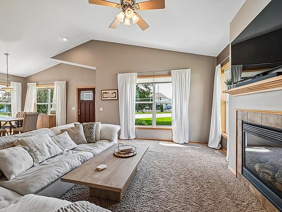 2nd image of 3210 Yorkshire Ct