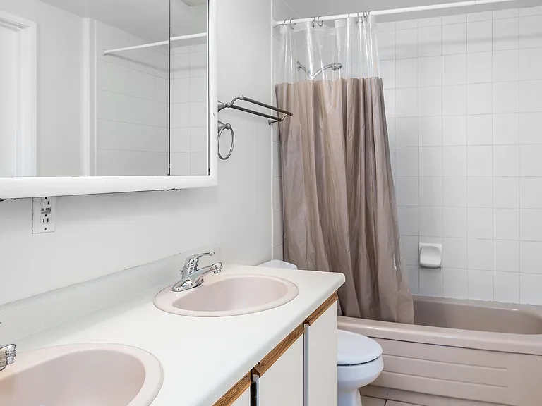 1405 Haro St #103 — Photo 12