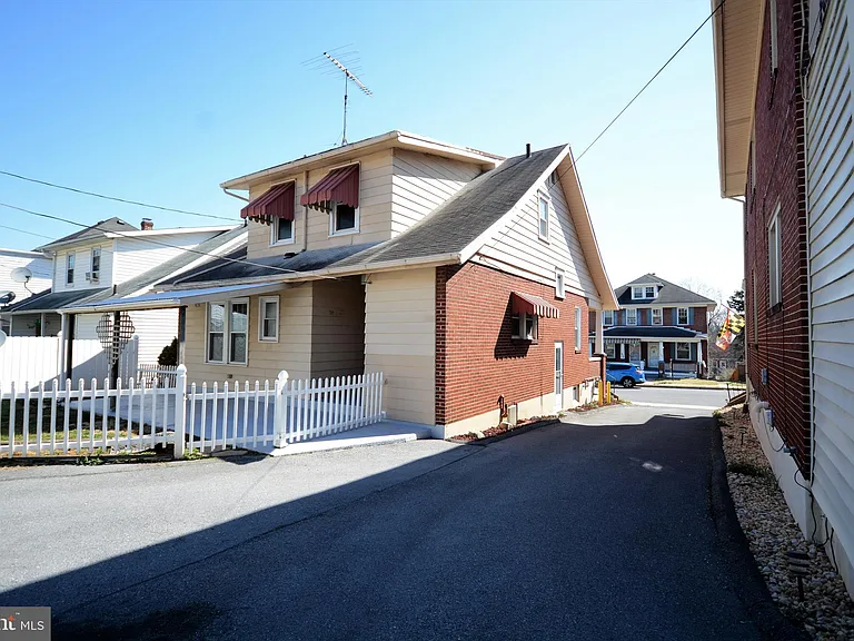 623 Guilford Ave — Photo 28
