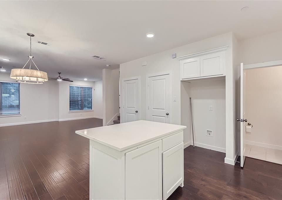 1st image of 401 Division St #401