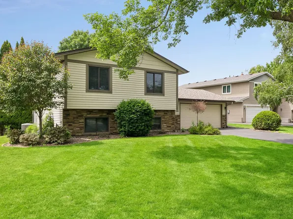 10366 Concord Dr, Eden Prairie, MN 55347