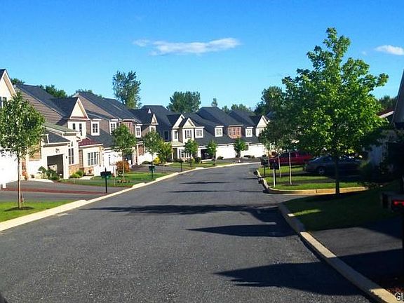 Enter Briarwood Commons