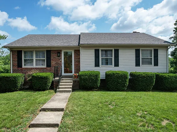 3700 Forest Green Dr, Lexington, KY 40517